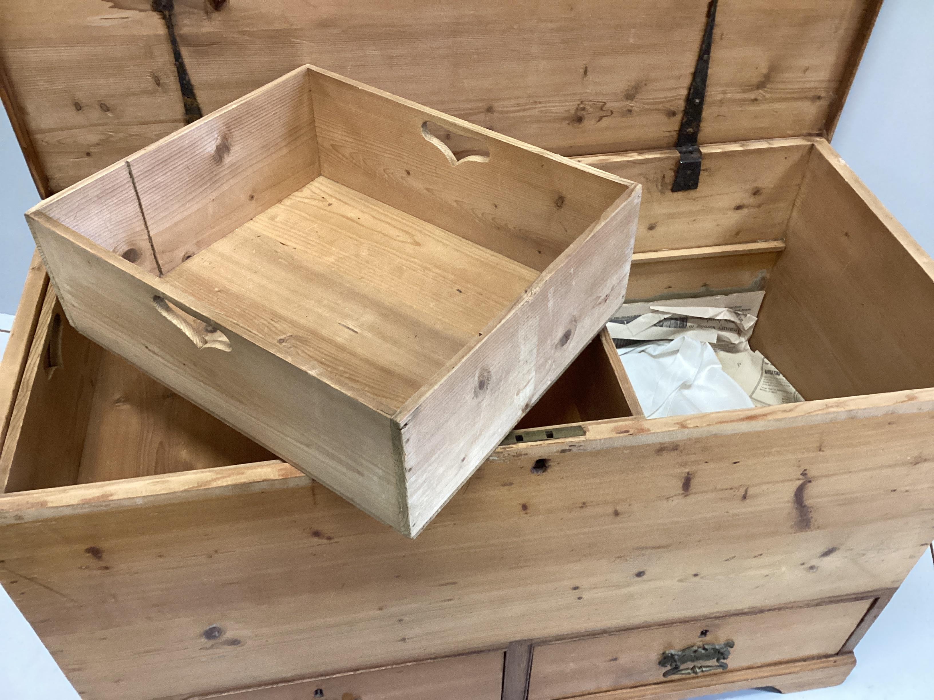 A Victorian pine mule chest with removable twin tray interior, width 107cm, depth 52cm, height 69cm.